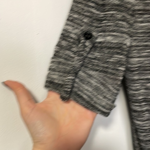 Light weight cardi - Picture 3 of 4